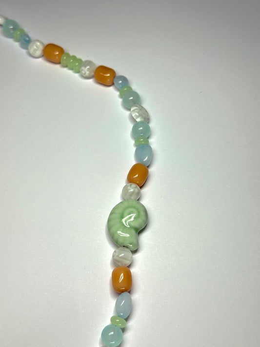 1 OF 1 LIGHT SHELL NECKLACE